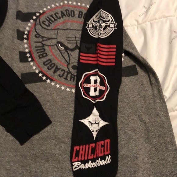 Chicago bulls long sleeve shirt size small mens - Picture 3 of 6